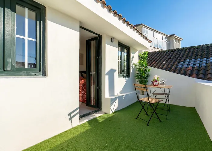Host Wise - Cheerful Sunny Flat - Historic Center