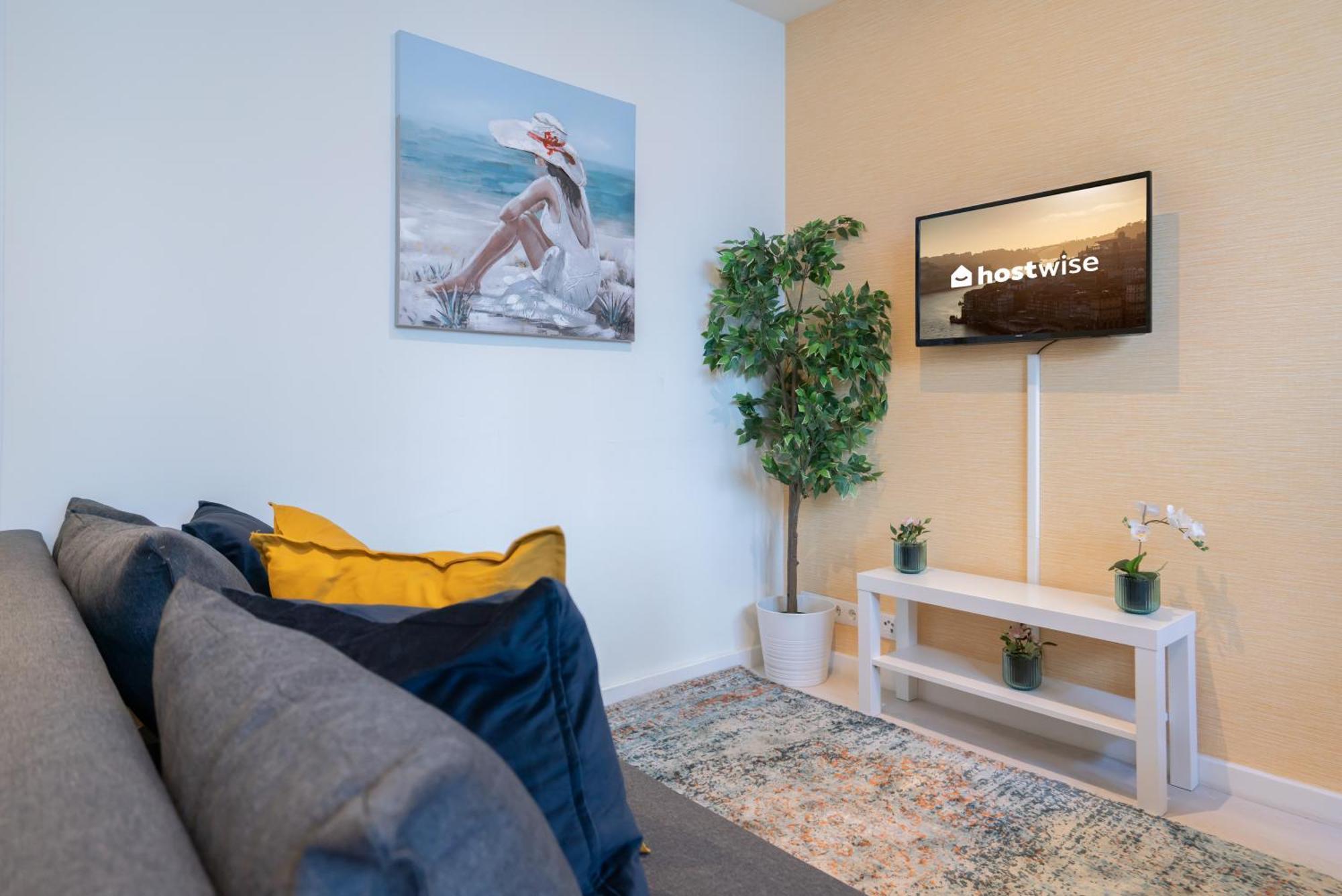 Host Wise - Cheerful Sunny Flat - Historic Center
