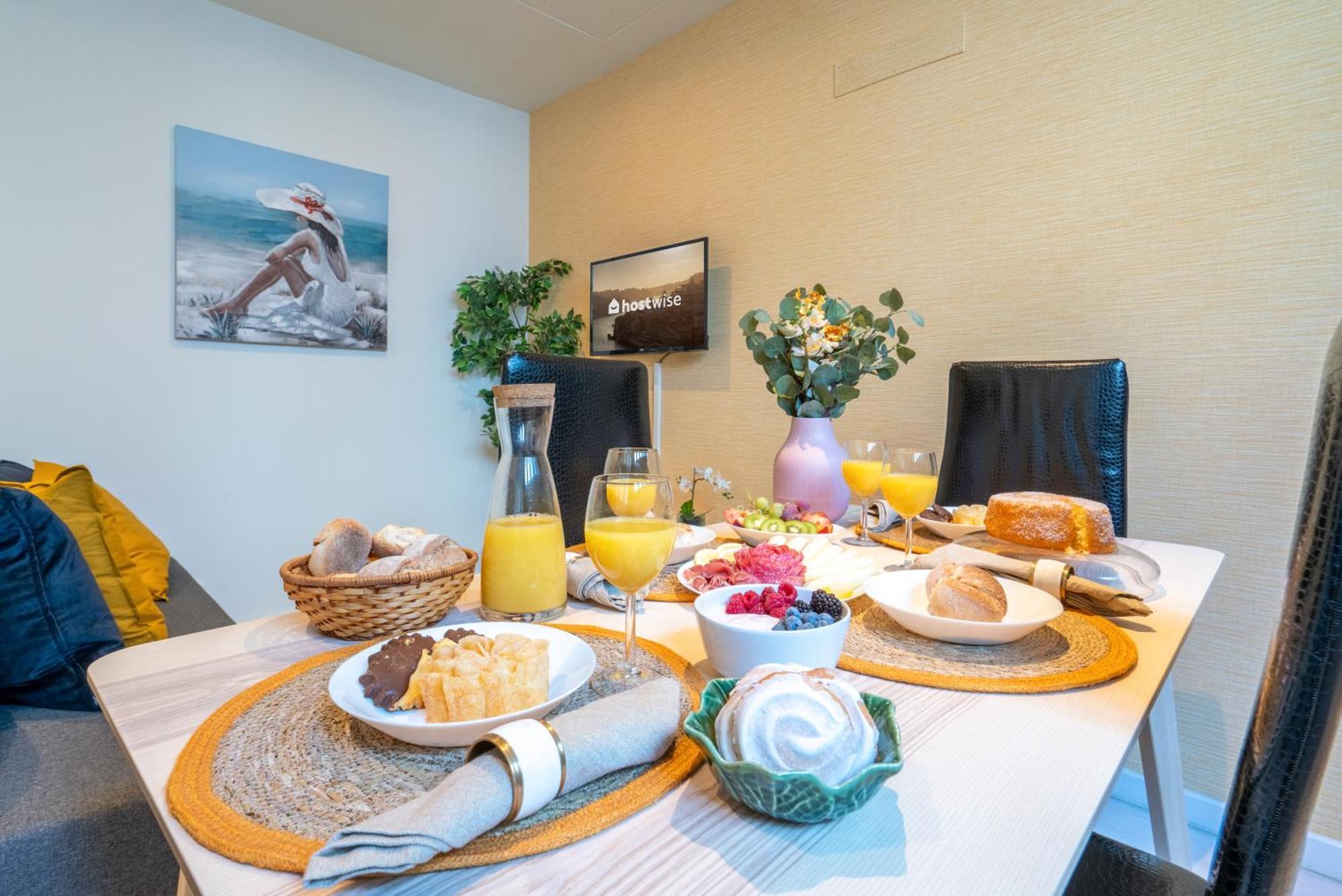 Host Wise - Cheerful Sunny Flat - Historic Center