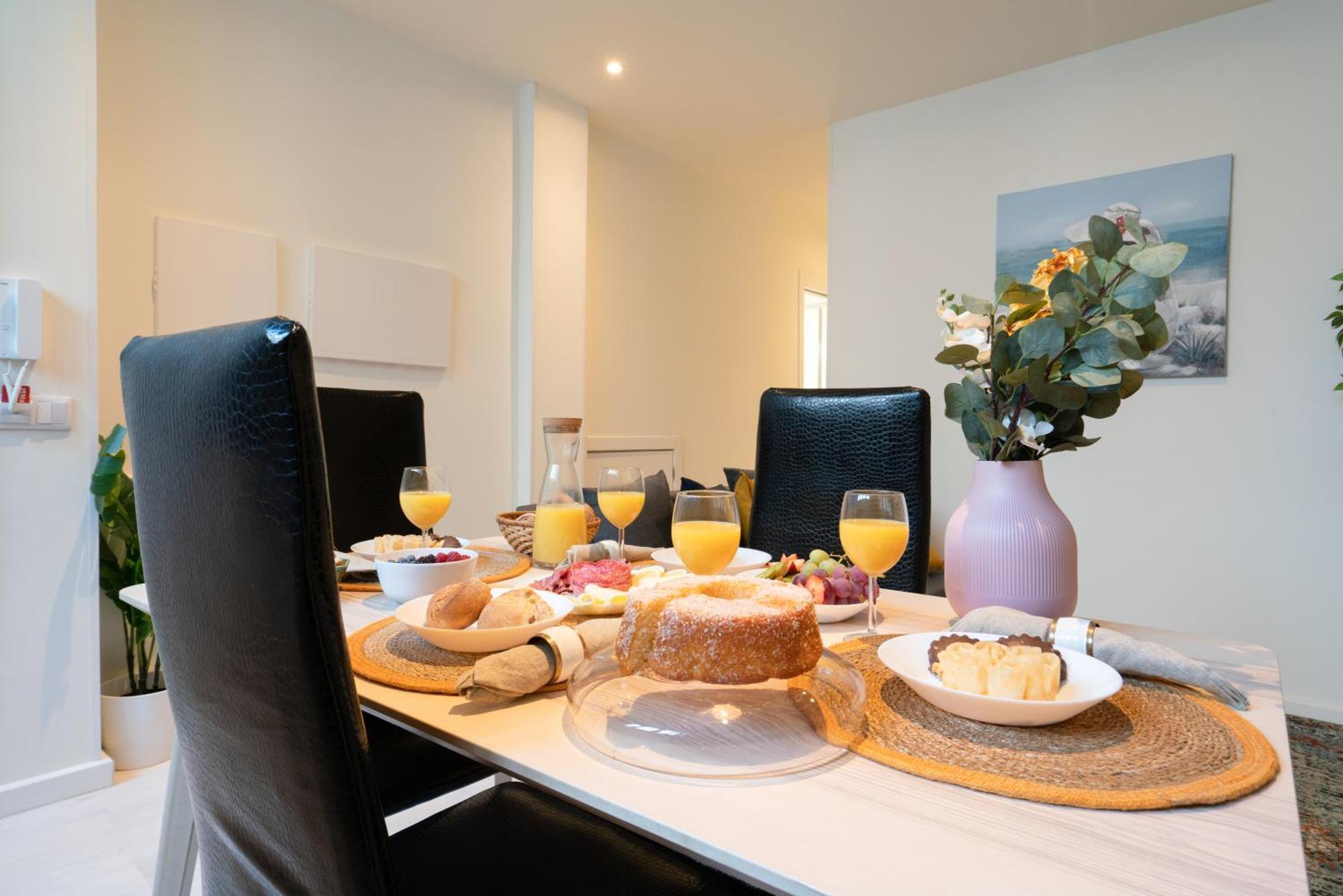 Host Wise - Cheerful Sunny Flat - Historic Center *