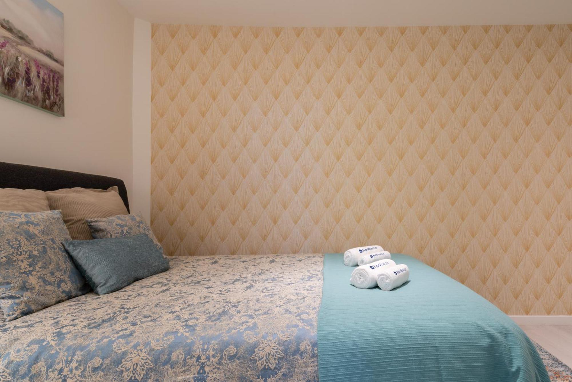 Host Wise - Cheerful Sunny Flat - Historic Center *