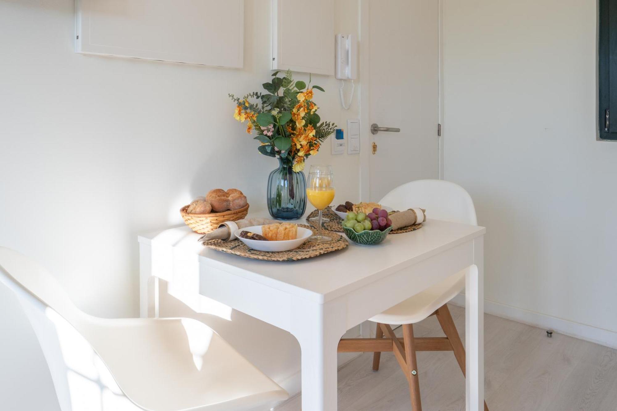 Host Wise - Cheerful Sunny Flat - Historic Center