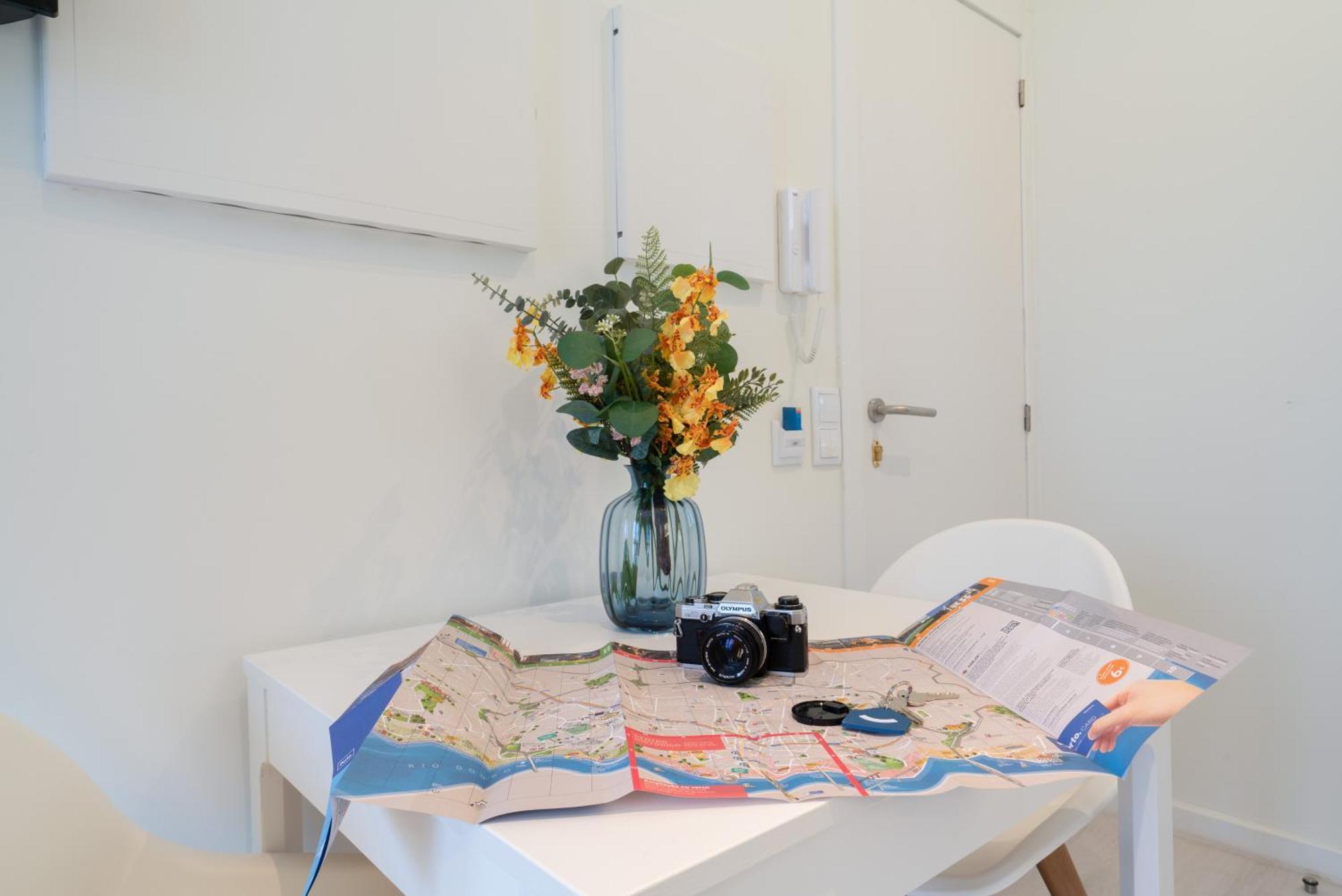 Host Wise - Cheerful Sunny Flat - Historic Center